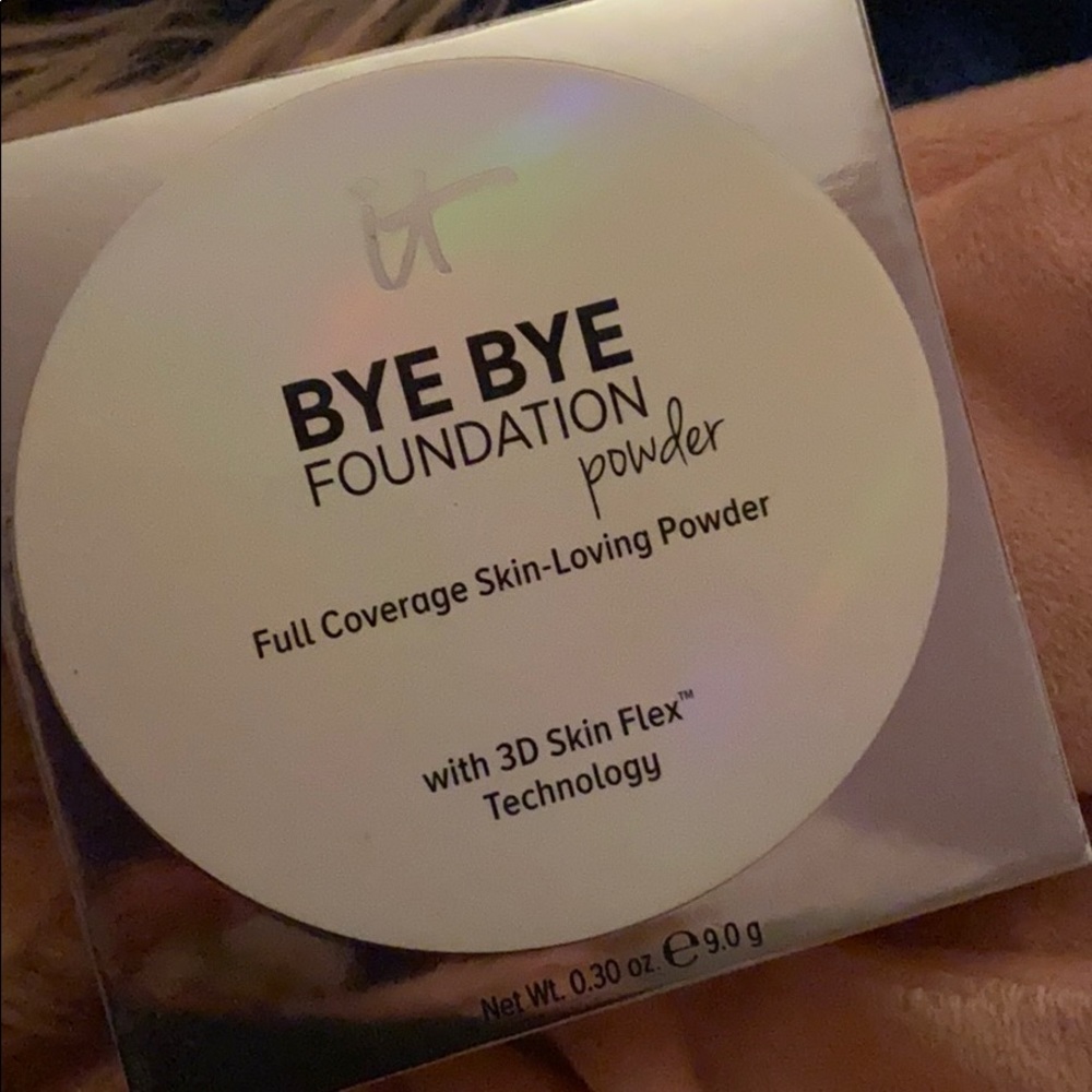NIB IT COSMETICS FOUNDATION POWDER